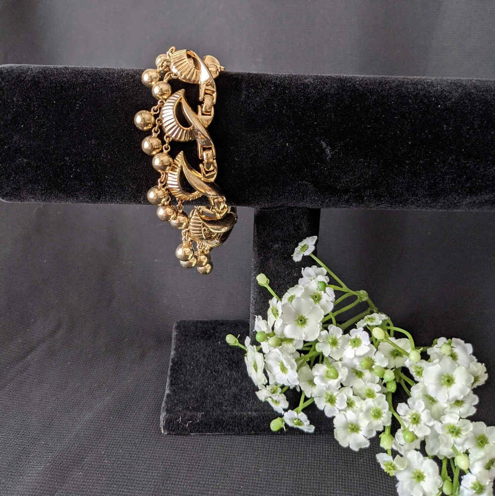 TRIFARI GOLD VINTAGE BRACELET DANGLING BEADS